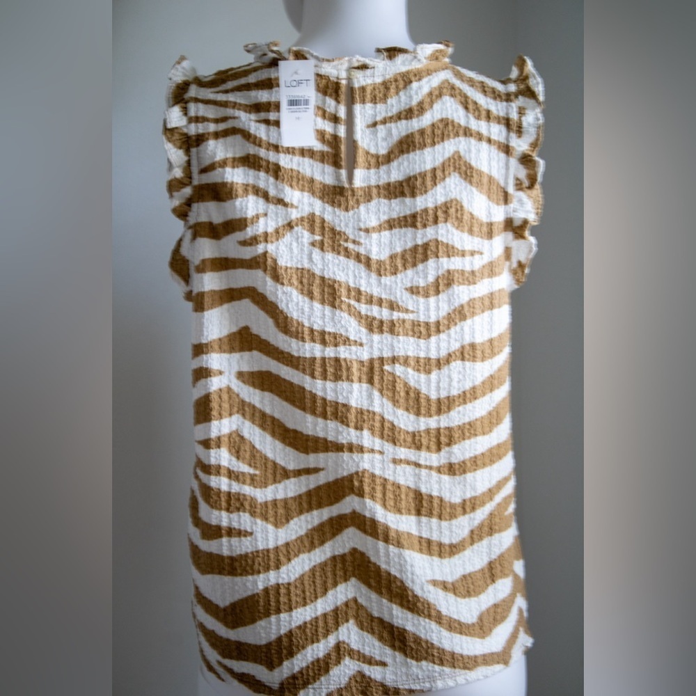 New! Loft Tiger Print Textured Ruffle Women’s Top in Desert Dune Size Medium - Picture 3 of 8